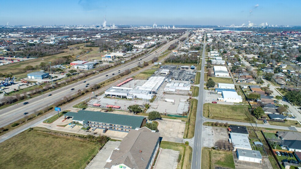 More Photos Of 621 State Highway 146, La Porte Auto Dealership For Lease