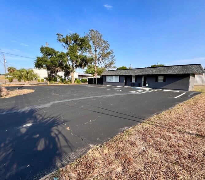 More Photos Of 2044 E Orange Avenue, Eustis Office For Lease