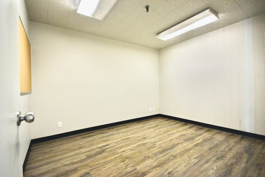 More Photos Of 2801 SE 9th St, Portland Warehouse For Lease