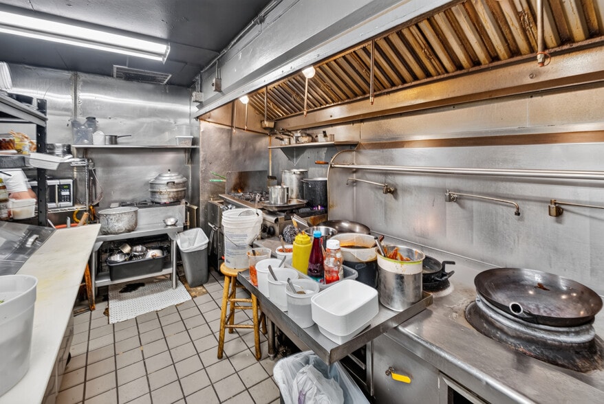More Photos Of 6223 Delmar Blvd, University City Apartments For Lease
