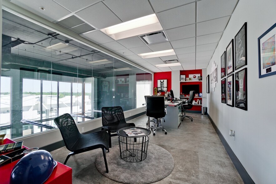 More Photos Of 2170 Main St, Sarasota Loft Creative Space For Sale