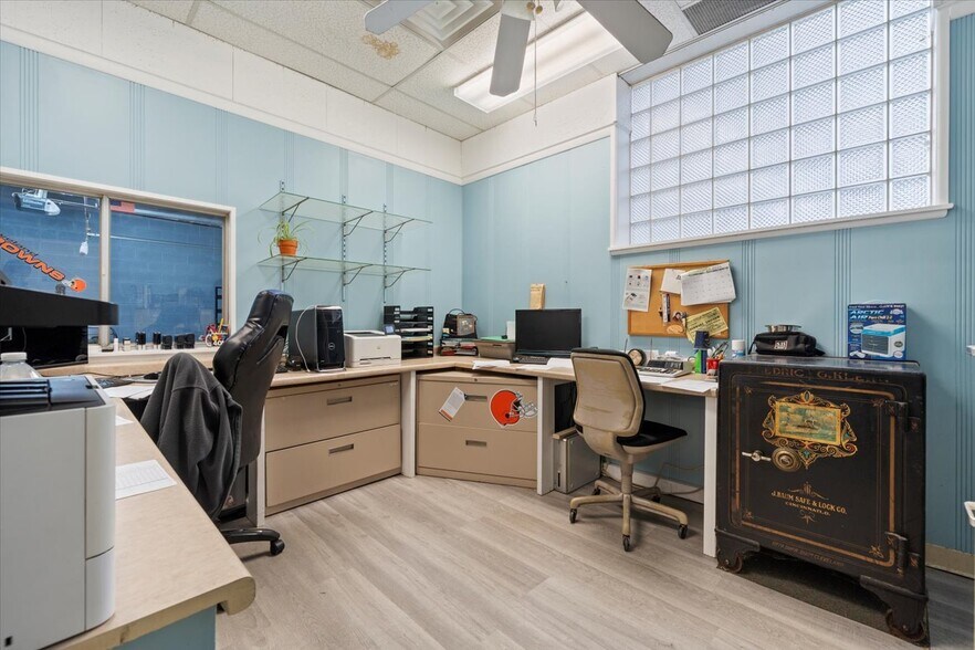 More Photos Of 4711 State Rd, Cleveland Storefront For Sale