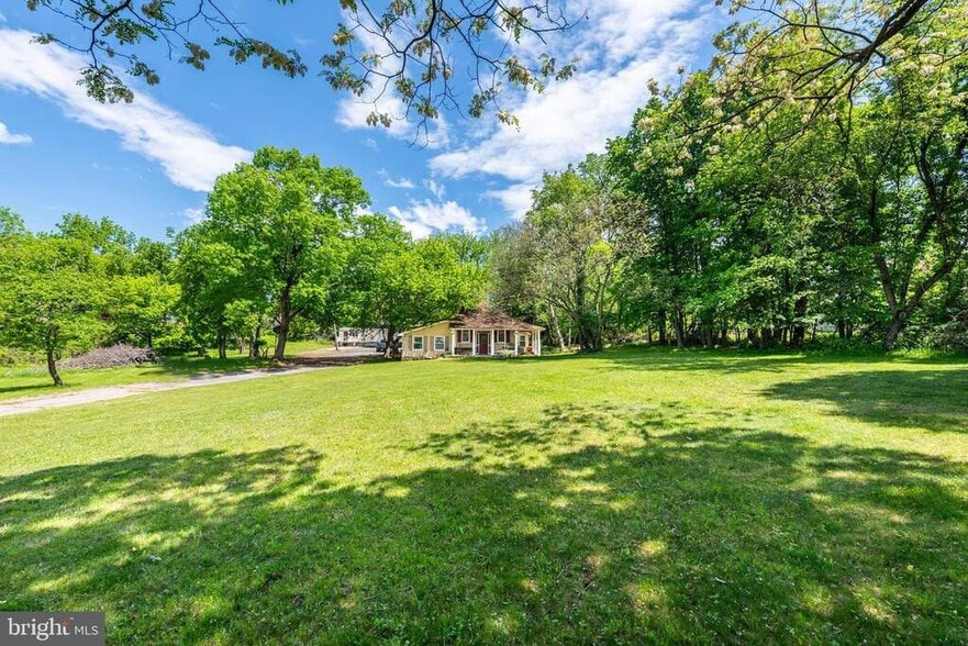 More Photos Of 6712 Dogwood Rd, Woodlawn Schools For Sale