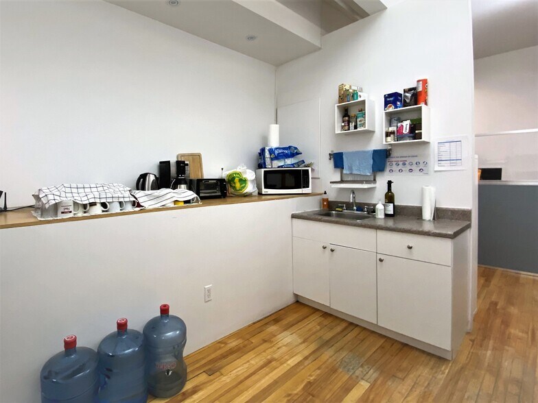 More Photos Of 487 Adelaide St W, Toronto Loft Creative Space For Lease