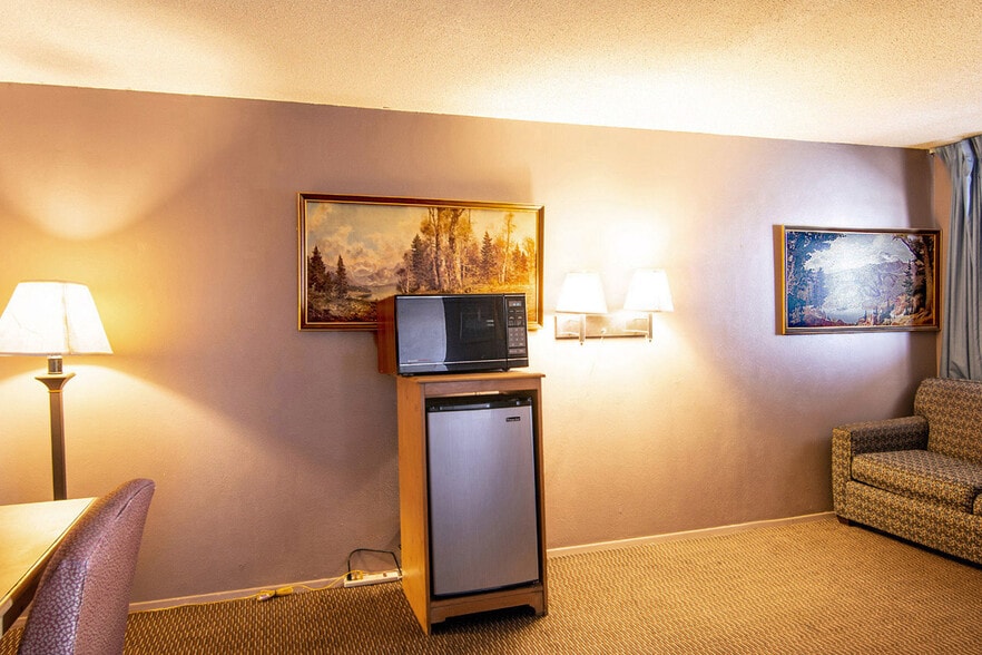 More Photos Of 2224 N White Sands Blvd, Alamogordo Hotel For Sale