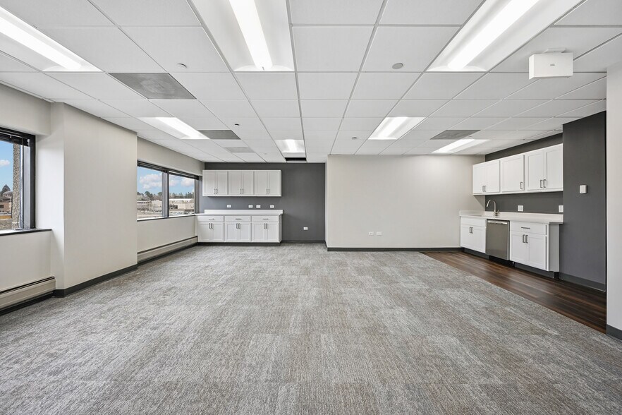 More Photos Of 425 S Cherry St, Glendale Office For Lease