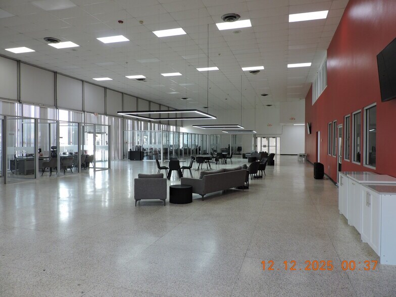 More Photos Of 8301 Beechnut St, Houston Freestanding For Lease