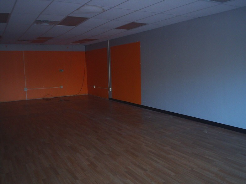 More Photos Of 3951-3975 E Livingston Ave, Columbus Storefront For Lease