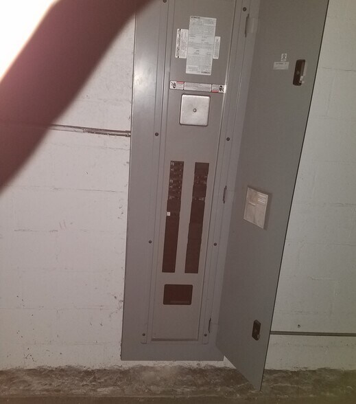 More Photos Of 120 S Dixie Hwy, Lake Worth Storefront For Lease