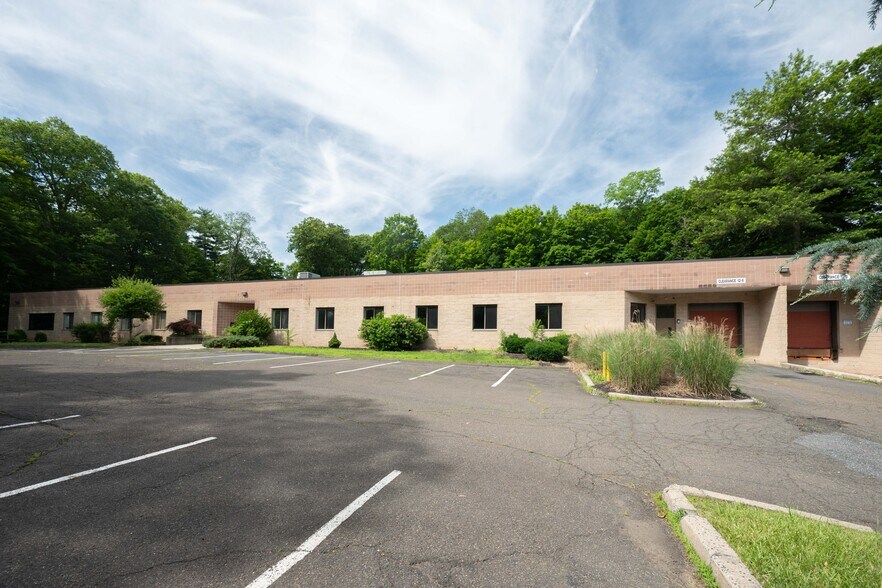 More Photos Of 10 Mile Hill Rd, Newtown Warehouse For Lease