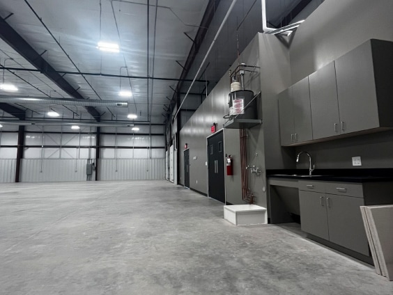 More Photos Of 2609 S Interstate 35, San Marcos Warehouse For Lease