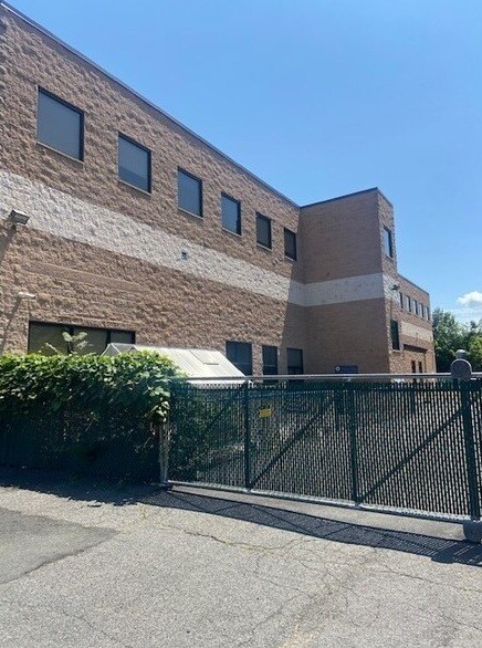 More Photos Of 45 Spruce St, Oakland Warehouse For Sale