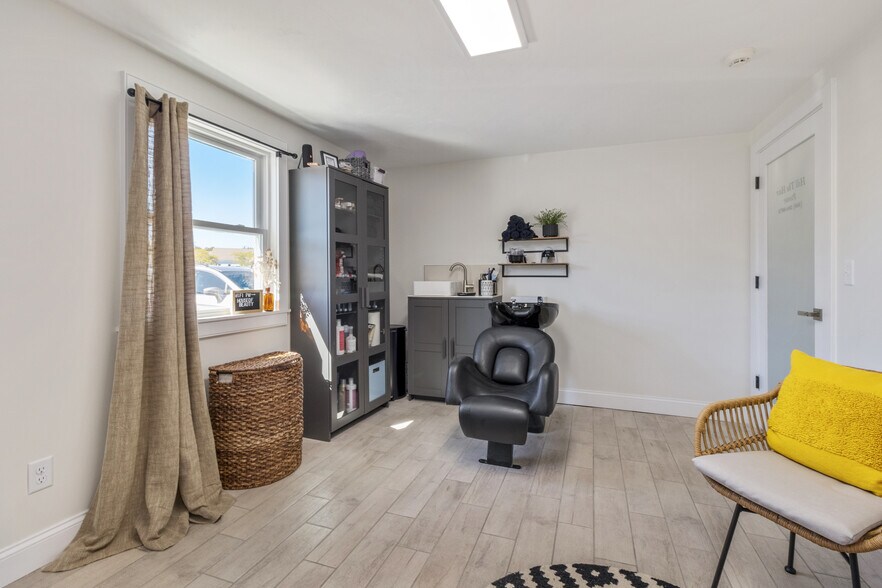More Photos Of 712 Main St, Hyannis Storefront Retail Office For Sale