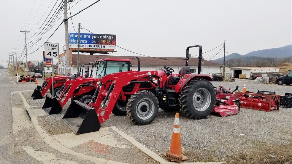 More Photos Of 3954 W Main St, Salem Freestanding For Sale