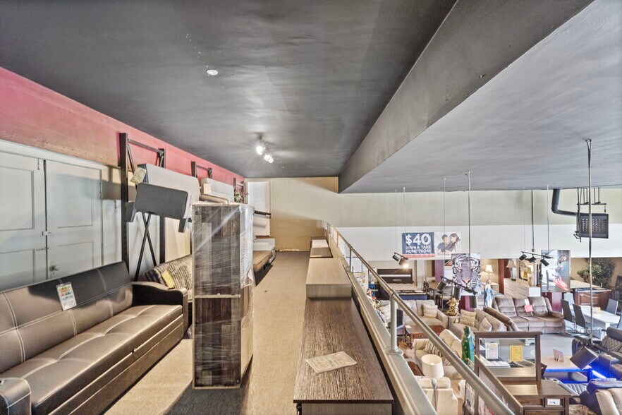 More Photos Of 305 Airport Blvd, South San Francisco Storefront For Sale