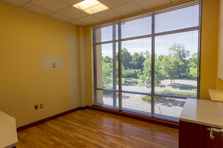 More Photos Of 3836 Quakerbridge Rd, Hamilton Unknown For Lease