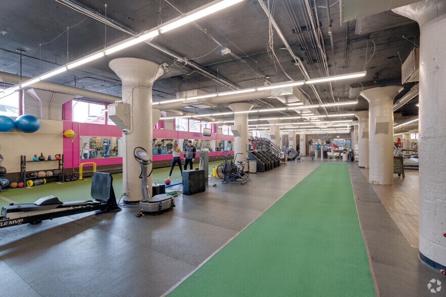 More Photos Of 820 N Orleans St, Chicago Office For Lease