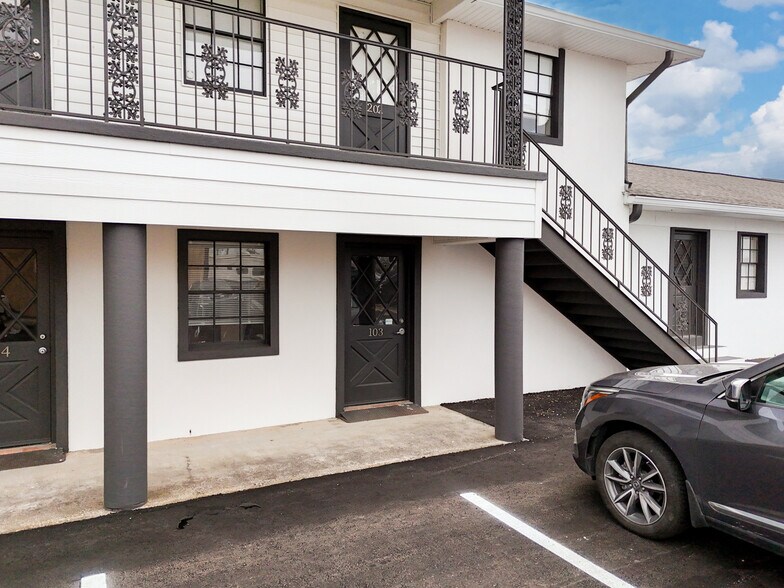 More Photos Of 214 S Burnside Ave, Gonzales Medical For Lease