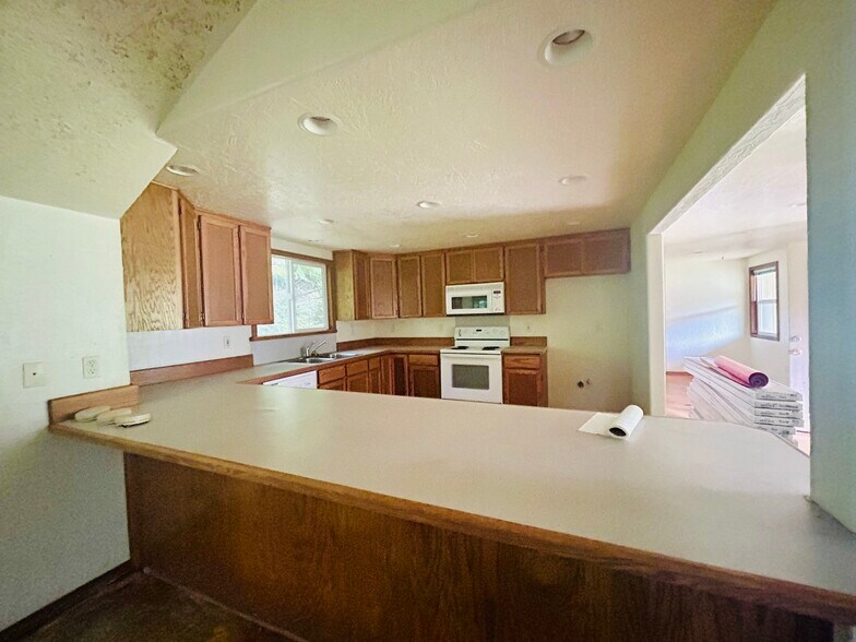 More Photos Of 1190 N Tenmile Lk, Lakeside Trailer Camper Park For Sale