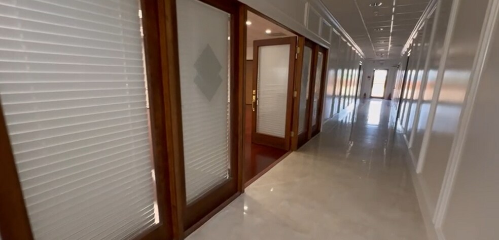 More Photos Of 11011 Jones Rd, Houston Office For Sale