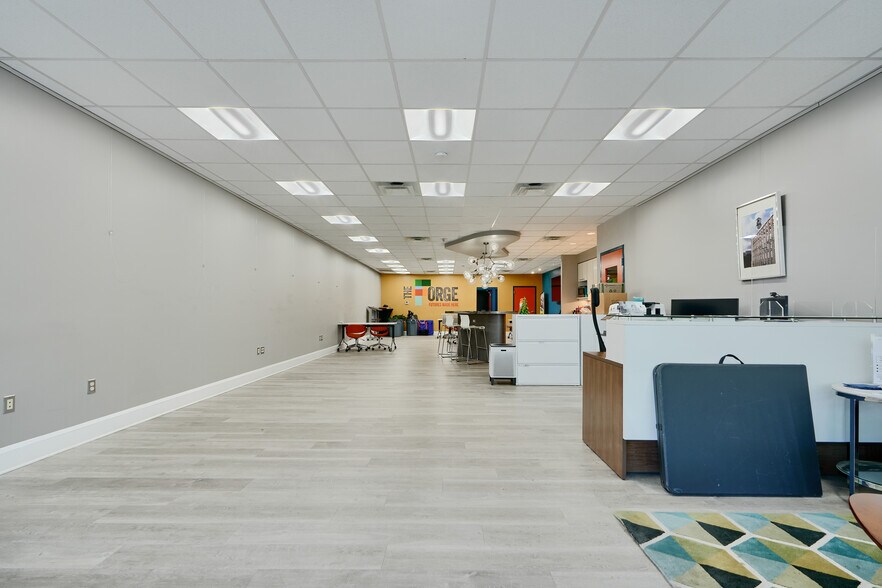 More Photos Of 11 Center Pl, Dundalk Office For Sale