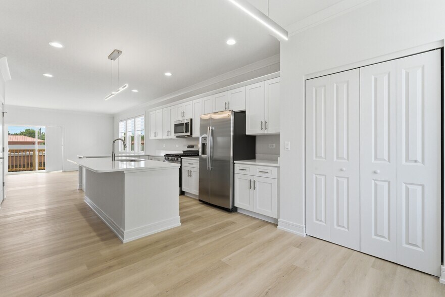 More Photos Of 214 N Walnut St, Bensenville Apartments For Sale