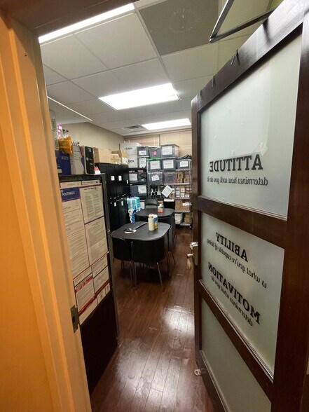 More Photos Of 10212-10214 Sawmill Pky, Powell Office For Sale
