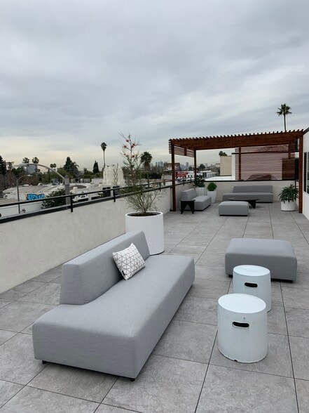 More Photos Of 7257 Beverly Blvd, Los Angeles Loft Creative Space For Lease