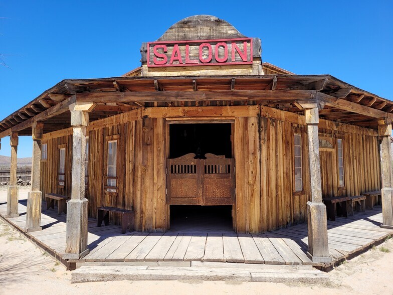 More Photos Of 331 W Rockspring Ln, Benson Movie Radio TVStudio For Sale