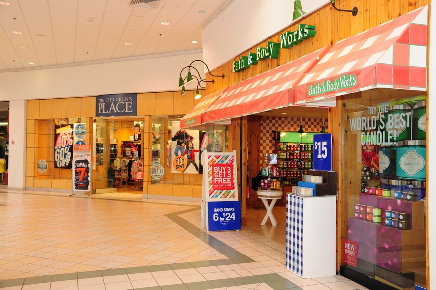 More Photos Of 123 Palmer Park Mall, Easton Unknown For Lease