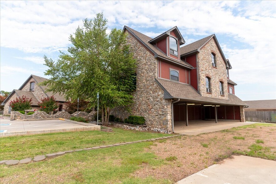 More Photos Of 4242 N Meridian Ave, Oklahoma City Office For Sale
