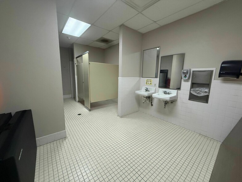 More Photos Of 406 N Avenue D, San Luis Correctional Facility For Sale