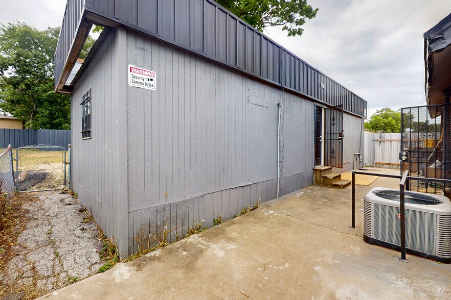 More Photos Of 3818 S Lancaster Rd, Dallas Flex For Lease