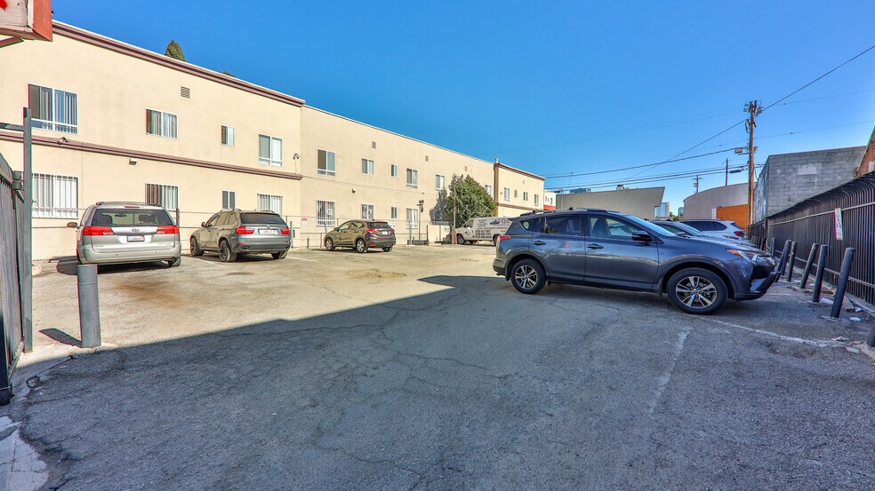 More Photos Of 1252 S Lake St, Los Angeles Storefront Retail Residential For Sale