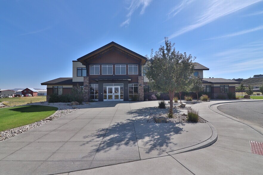 More Photos Of 502 33rd St, Cody Medical For Sale