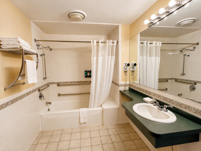 More Photos Of 1545 Us-9, Lake George Hotel For Sale