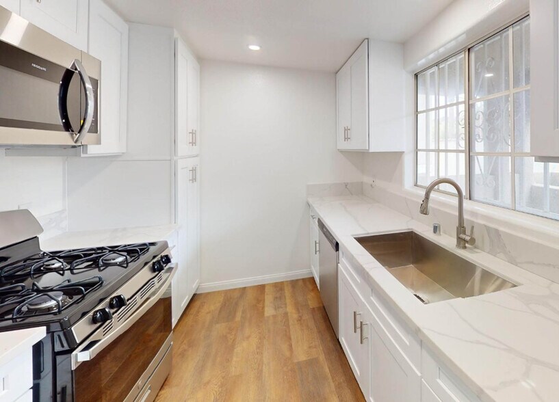 More Photos Of 2370 Portland St, Los Angeles Apartments For Sale