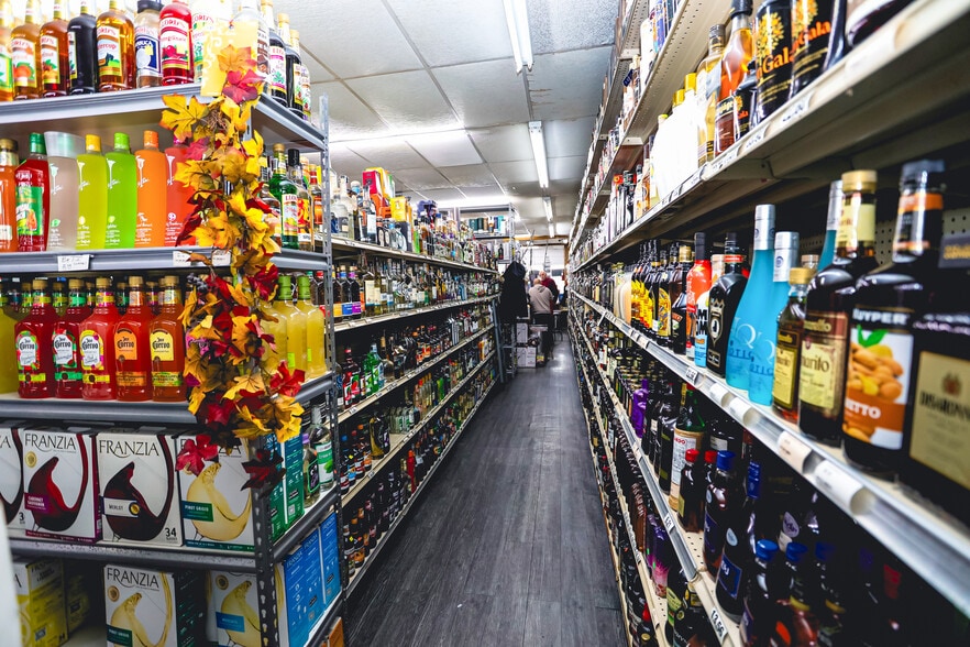 More Photos Of 9875 S Dixie Hwy, Erie Supermarket For Sale