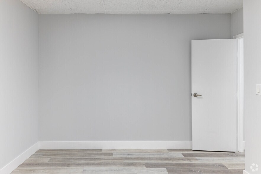 More Photos Of 2500 E Hallandale Beach Blvd, Hallandale Beach Office For Lease