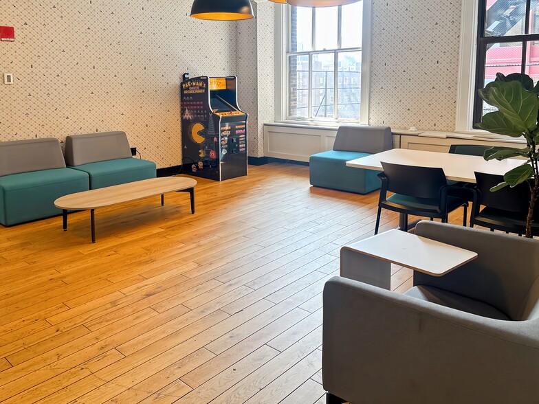 More Photos Of 5113 S Harper Ave, Chicago Coworking Space