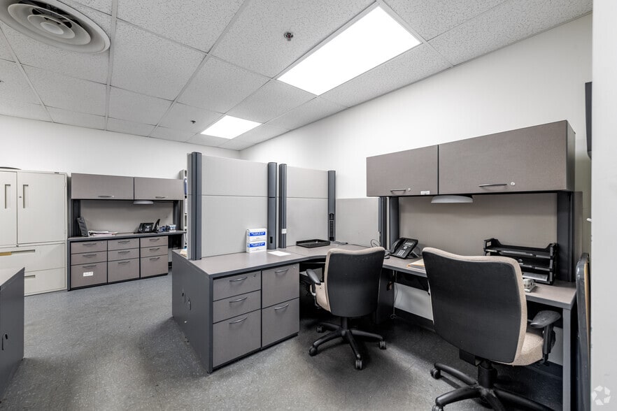 More Photos Of 4270-4282 Hudson Dr, Stow Light Manufacturing For Lease