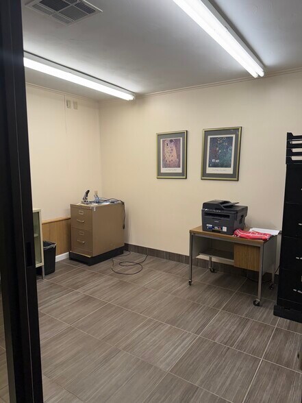 More Photos Of 10902 Roark Rd, Houston Warehouse For Lease