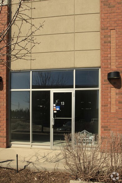 More Photos Of 20-40 New Delhi Dr, Markham Unknown For Lease