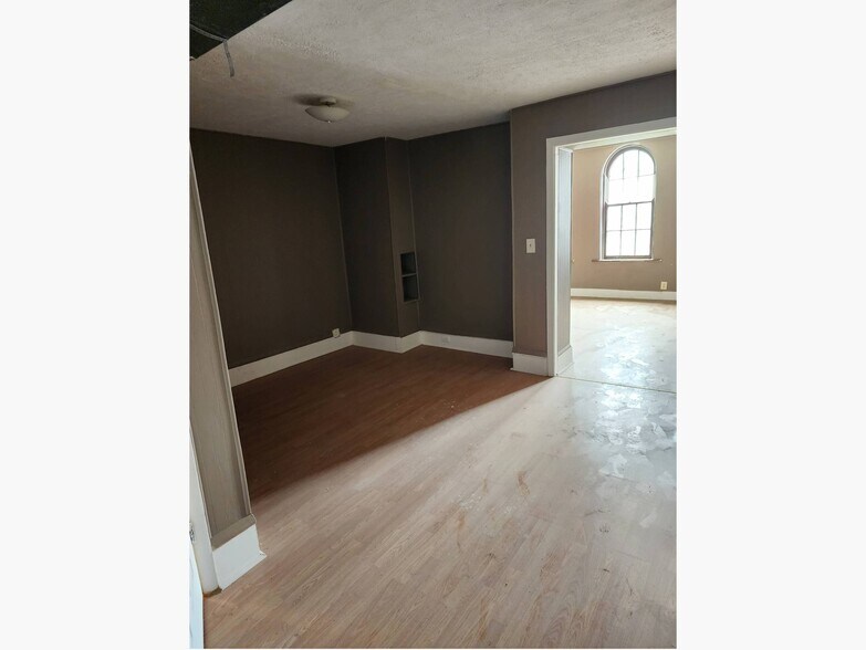 More Photos Of 707-709 Main St, Cincinnati Storefront Retail Residential For Sale