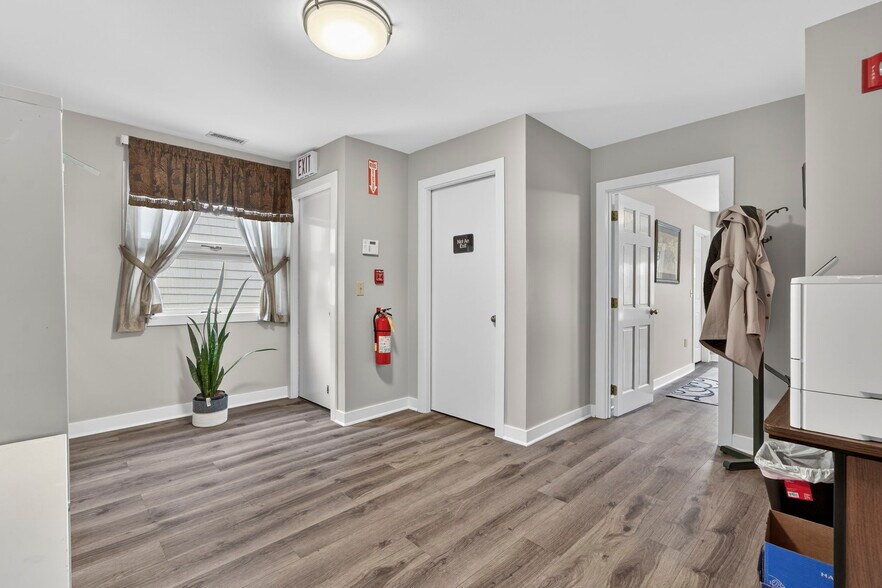 More Photos Of 35 E Pearl St, Nashua Office For Sale