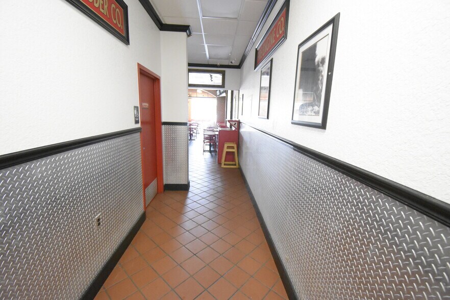 More Photos Of 253 N Bypass 35, Alvin Storefront For Lease