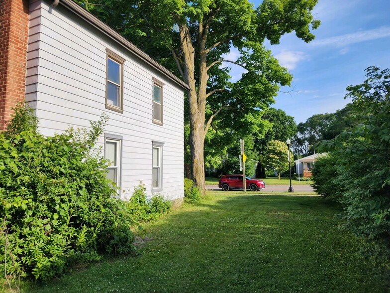 More Photos Of 545 E Main St, Pinckney Office Residential For Sale