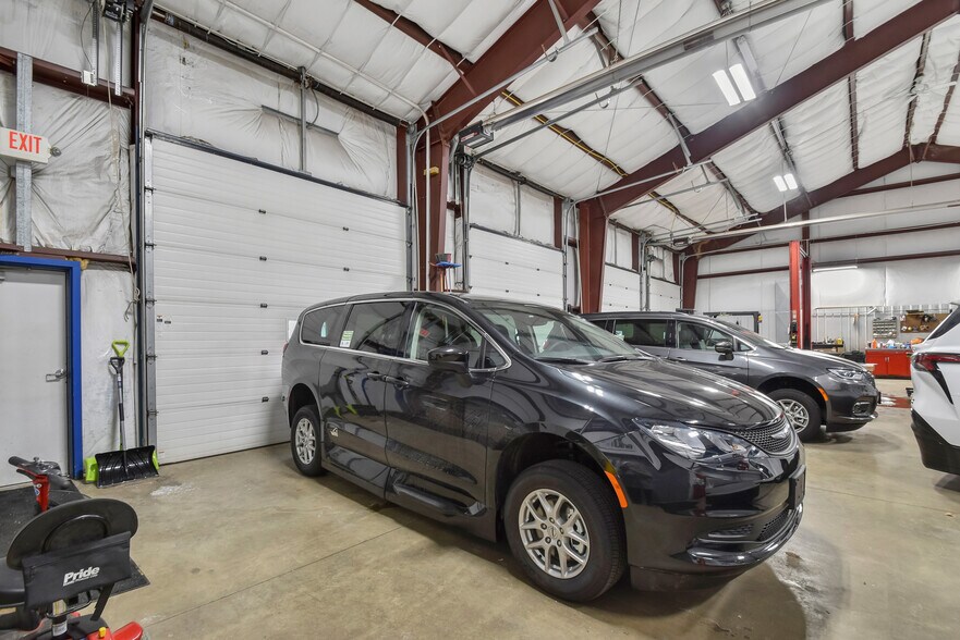 More Photos Of 844 Ontario Rd, Green Bay Showroom For Sale