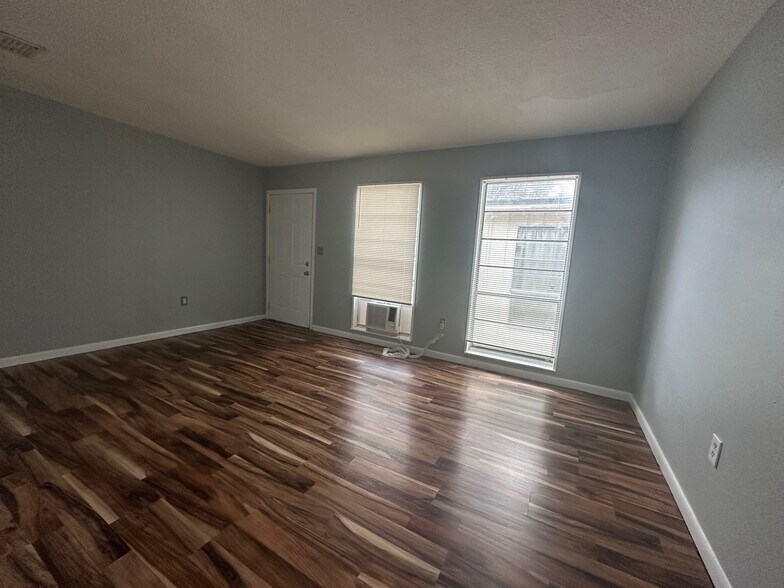 More Photos Of 100 NE 10th Ter, Mulberry Multifamily For Sale