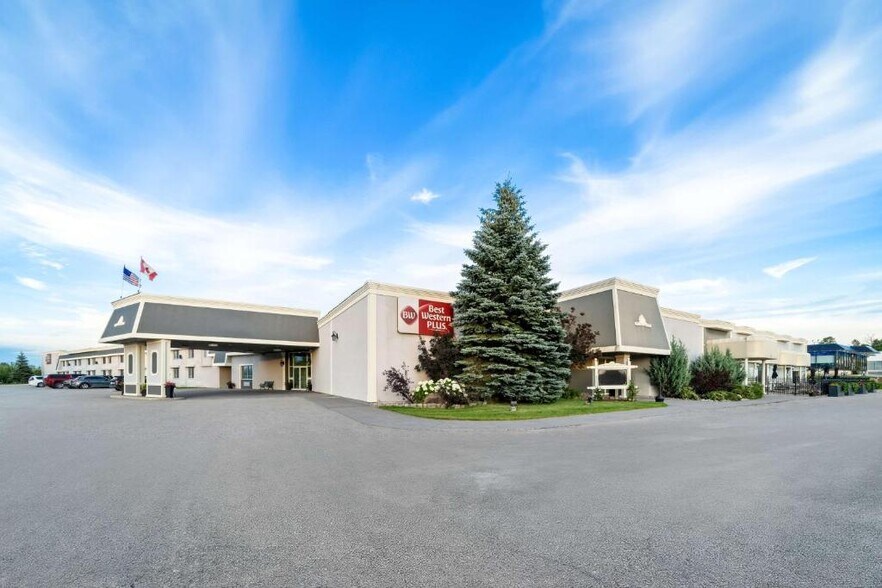 More Photos Of 400 Memorial Ave, Orillia Hotel For Lease